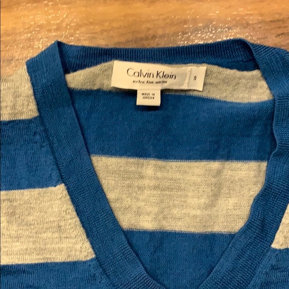 Calvin Klein Sweater - Picture 2 of 3